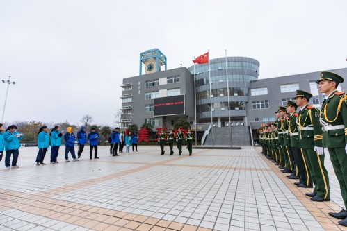 201912【夯實(shí)基礎(chǔ) 練就功夫——阜陽五中第七屆國旗護(hù)衛(wèi)隊(duì)基本功大賽圓滿成功】潁州晚報(bào) 阜陽日?qǐng)?bào) 阜陽發(fā)布 特約攝影記者 凡偉 18844908911 (1)_conew1.jpg