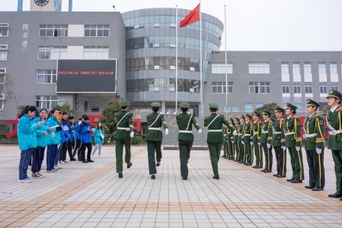 201912【夯實(shí)基礎(chǔ) 練就功夫——阜陽五中第七屆國旗護(hù)衛(wèi)隊(duì)基本功大賽圓滿成功】潁州晚報(bào) 阜陽日?qǐng)?bào) 阜陽發(fā)布 特約攝影記者 凡偉 18844908911 (7)_conew1.jpg