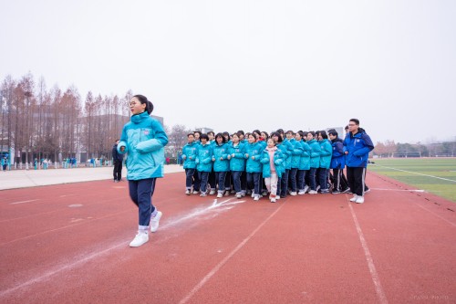 201912【強(qiáng)健體魄 淬煉精神——阜陽五中舉行高一 高二年級跑操比】潁州晚報 阜陽日報 阜陽發(fā)布 特約攝影記者 凡偉 18844908911-9_conew1.jpg