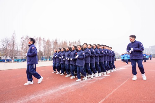 201912【強(qiáng)健體魄 淬煉精神——阜陽五中舉行高一 高二年級跑操比】潁州晚報 阜陽日報 阜陽發(fā)布 特約攝影記者 凡偉 18844908911-4_conew1.jpg