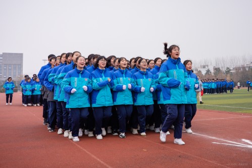 201912【強(qiáng)健體魄 淬煉精神——阜陽五中舉行高一 高二年級跑操比】潁州晚報 阜陽日報 阜陽發(fā)布 特約攝影記者 凡偉 18844908911-2_conew1.jpg