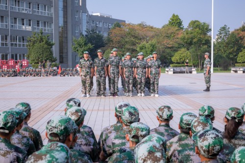 202008【2020級(jí)軍訓(xùn)閉幕式 阜陽五中】潁州晚報(bào) 阜陽日?qǐng)?bào) 特約攝影記者 凡偉 18844908911-5_conew1.jpg