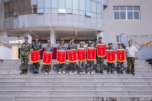 202008【2020級(jí)軍訓(xùn)閉幕式 阜陽五中】潁州晚報(bào) 阜陽日?qǐng)?bào) 特約攝影記者 凡偉 18844908911-11_conew1.jpg
