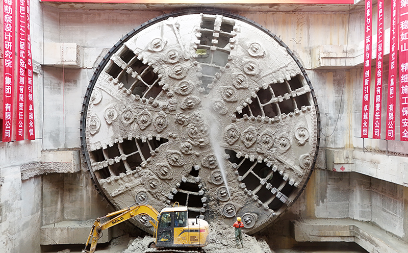 從橫截面看，盾構(gòu)機(jī)形似盾牌。蕪湖市委宣傳部供圖.jpg